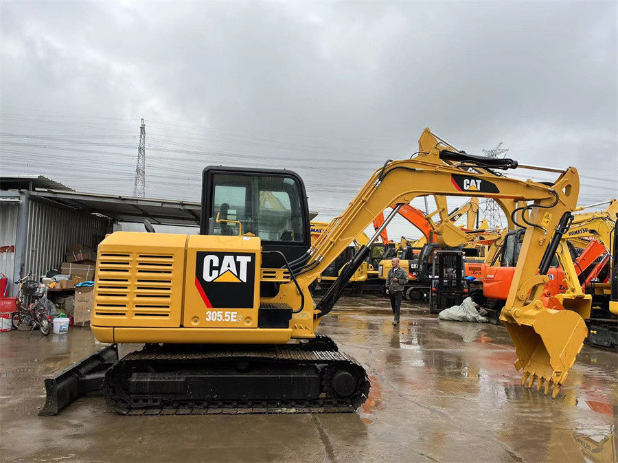 حفاری کوچک CAT 305.5E2 حفاری هیدرولیکی استفاده شده وزن 5 تن با تیغه