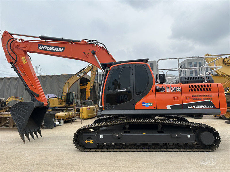 قدرت موتور 180 KW Doosan DX260 حفاری های مورد استفاده با ظرفیت سطل 1.2 M3