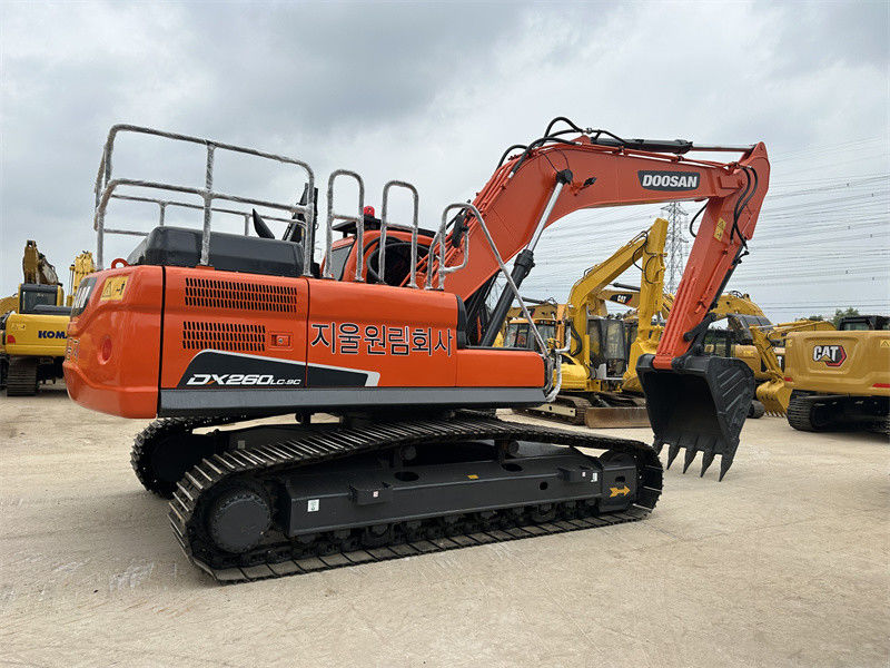 قدرت موتور 180 KW Doosan DX260 حفاری های مورد استفاده با ظرفیت سطل 1.2 M3