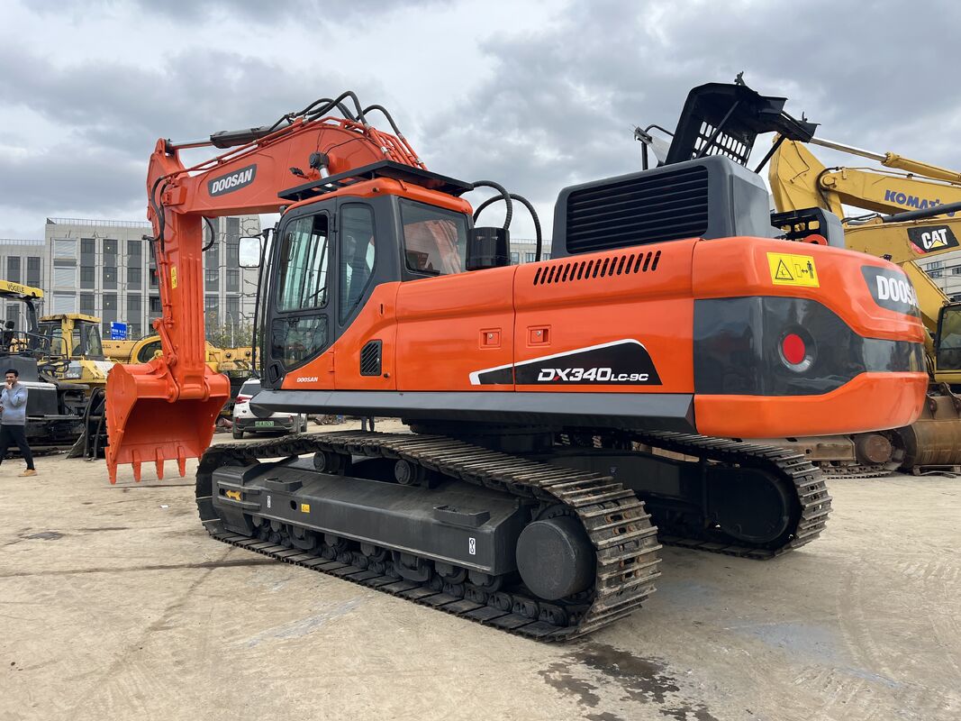Used Doosan DX340LC-9C Hydraulic Excavator with 184 KW Engine Power and 1.5 m³ Bucket Capacity for Earthmoving