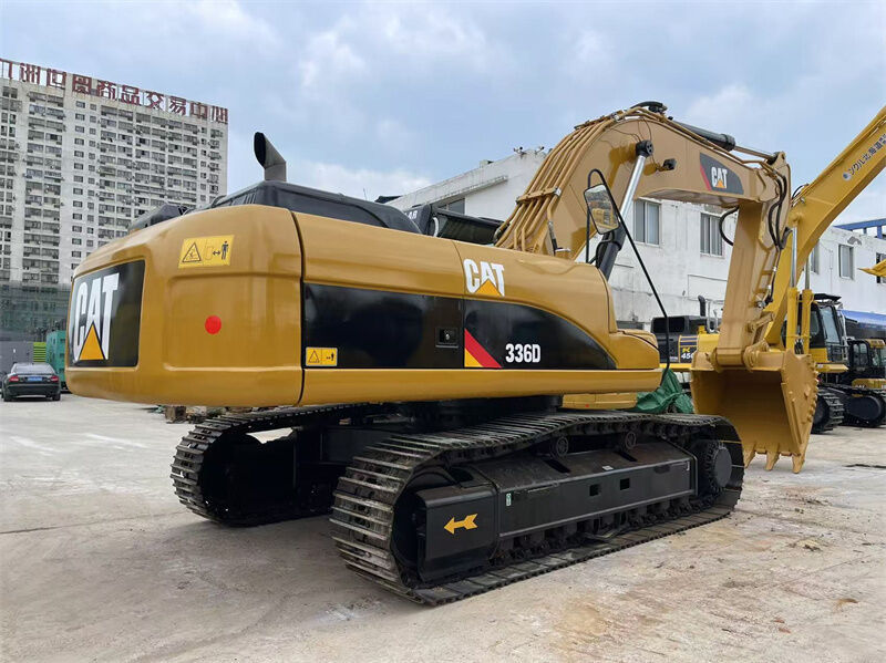 Caterpillar 336D Excavator مورد استفاده برای پروژه های بزرگ طراحی شده است که نیاز به بهره وری بالا و کار در محیط های سخت کار دارد