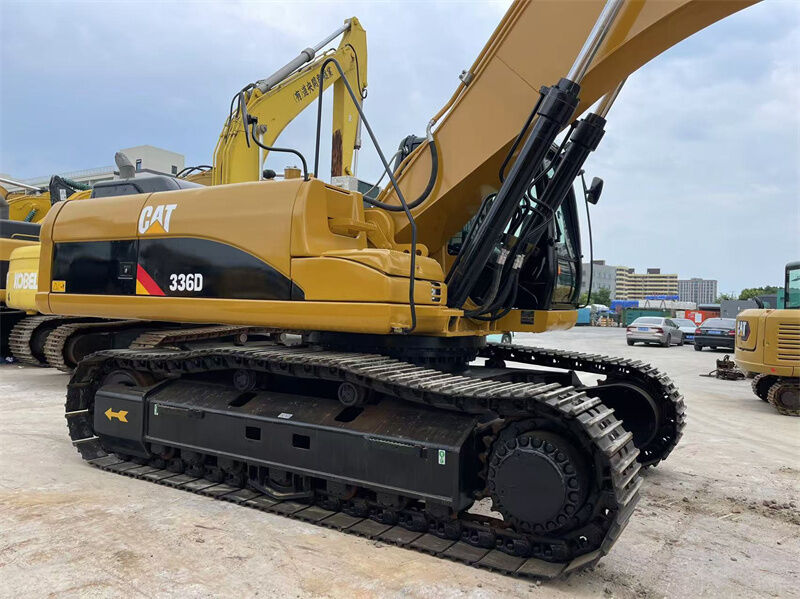 Caterpillar 336D Excavator مورد استفاده برای پروژه های بزرگ طراحی شده است که نیاز به بهره وری بالا و کار در محیط های سخت کار دارد