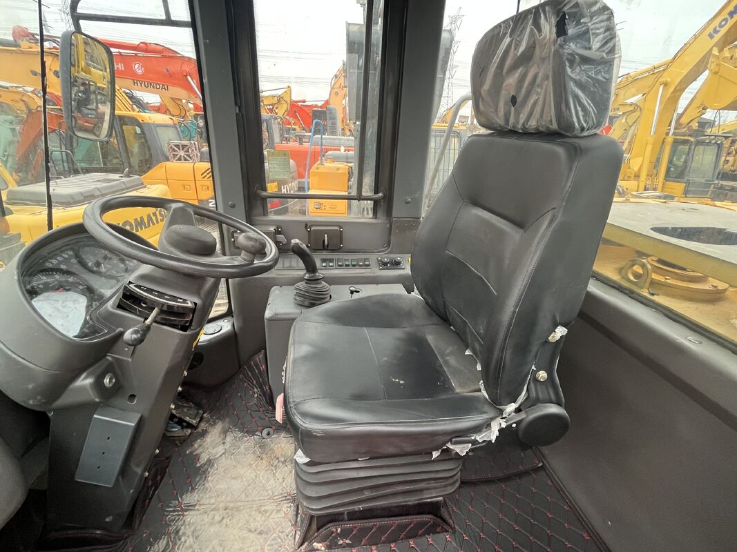 لودر چرخ‌دار قدرتمند دست دوم SDLG L958F مجهز به موتور با حجم 9.7 لیتر و راحتی عالی برای اپراتور در طولانی مدت